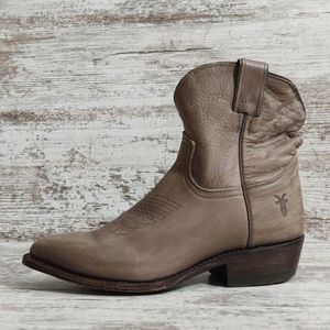 Like New Frye Taupe Italian Leather Billy Short